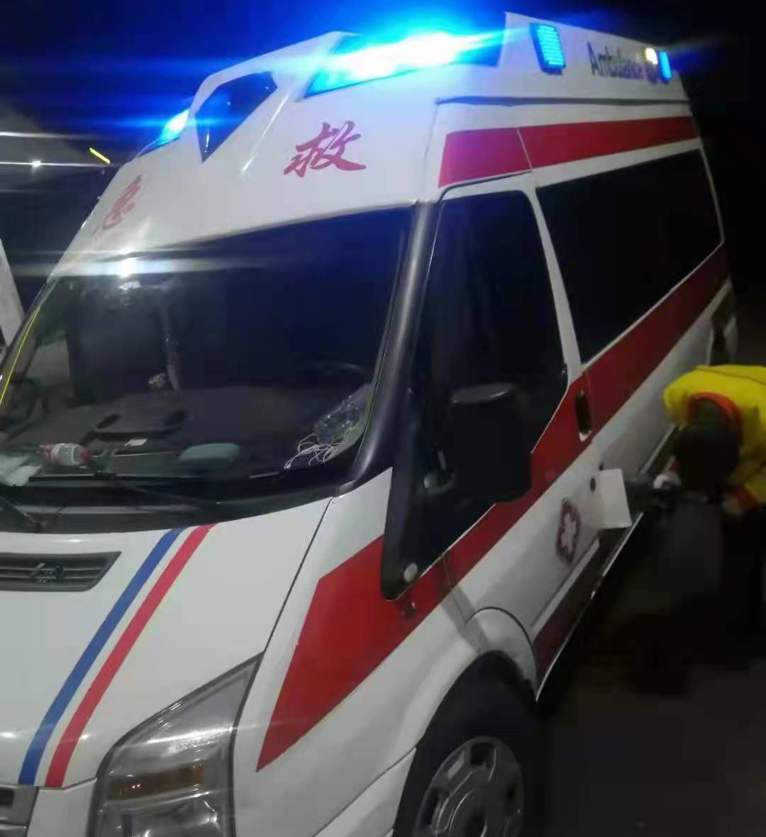 天河区专业救护车出租